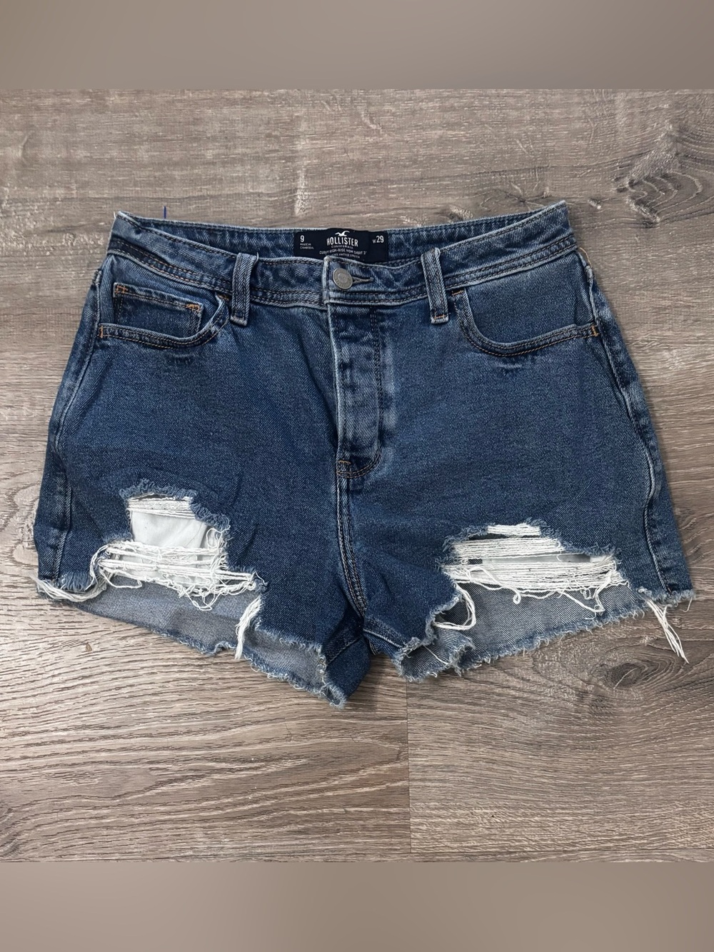 Hollister Curvy High Rise Mom Short 3” Distressed Denim Cutoff Shorts Size 9/29